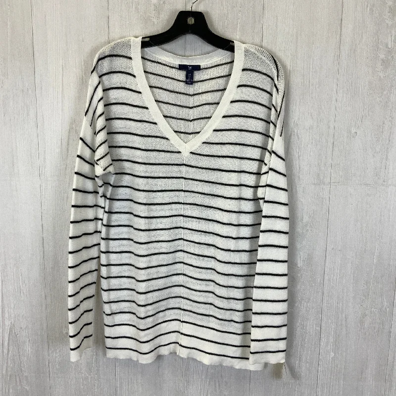 Top Long Sleeve By Gap In Black & White, Size: L Confident Men's Power